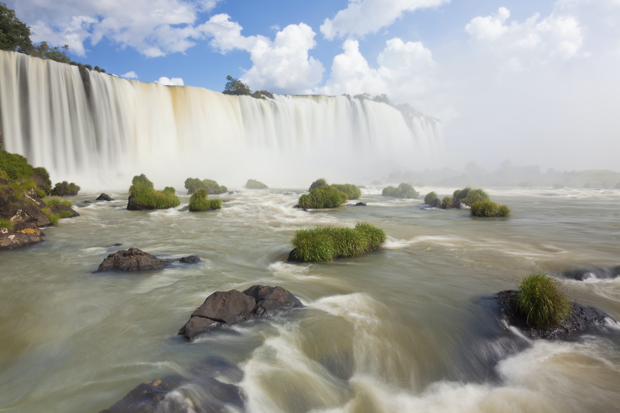 View along the Iguacu (Iguazu) Falls, Cataratta Foz do Iguacu, Parana, Iguazu National Park, Brazil.